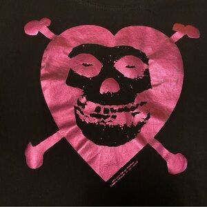 🖤 Misfits FOIL pink heart & crossbones ladies shirt